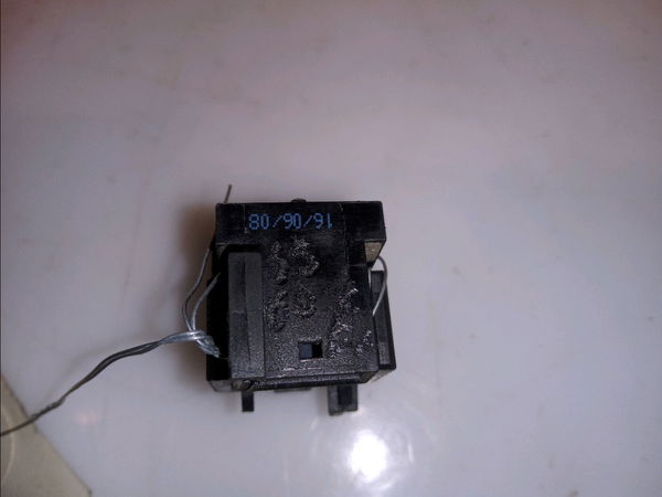 Contacteur de stop sur pedale  Bmw 3 (E90) 320 d (2004-2011)