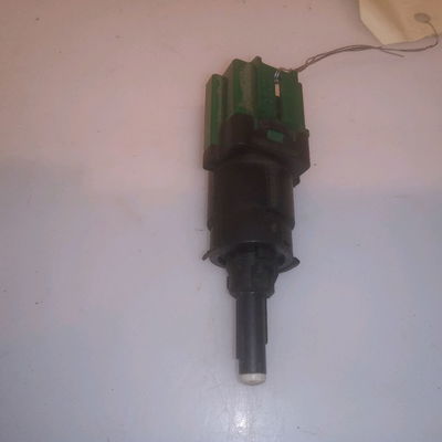 Contacteur de stop sur pedale  Citroën C4 I (LC_) 1.6 hdi (2004-2011)