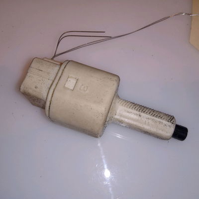 Contacteur de stop sur pedale  Toyota YARIS (_P13_) 1.5 hybrid (nhp130_) (2012)