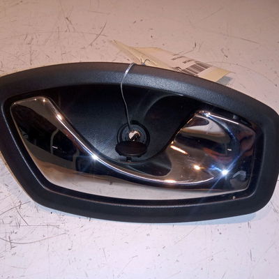 Poignee int porte avd Renault MEGANE III 3-5 portes (BZ0-1_, B3_) 1.5 dci (bz0c) (2008-2015) 5 portes