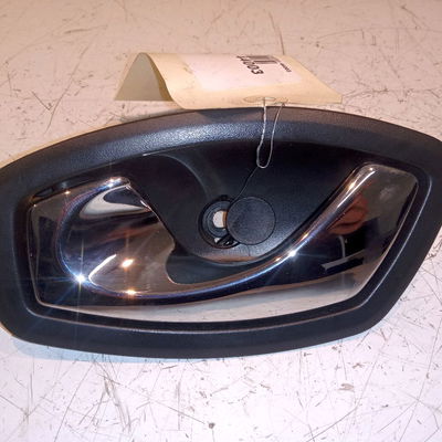 Poignee int porte avg Renault MEGANE III 3-5 portes (BZ0-1_, B3_) 1.5 dci (bz0c) (2008-2015) 5 portes