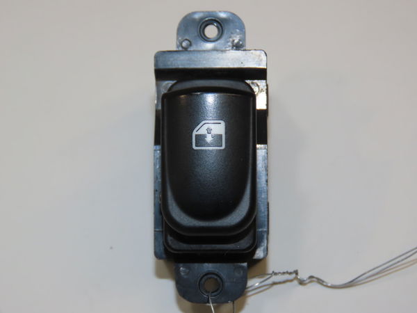 Commande lève-glace porte avant droite Hyundai I20 I (PB, PBT) 1.2 (2008-2012)