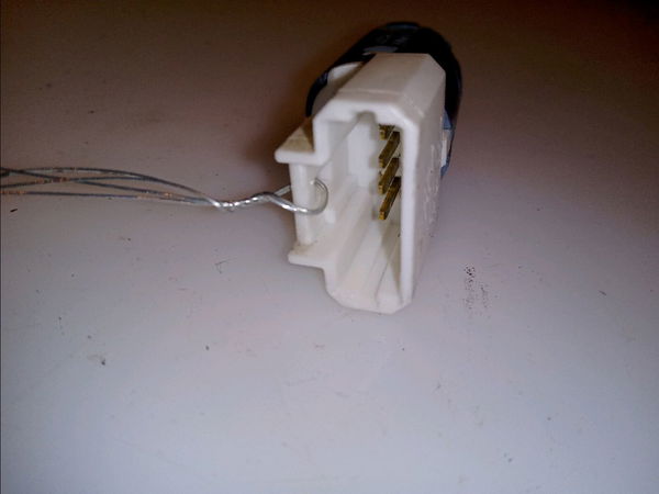 Contacteur de stop sur pedale  Renault CLIO III (BR0-1, CR0-1) 1.2 16v (br02, br0j, br11, cr02, cr0j, cr11) (2005-2014) 5 portes