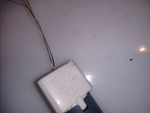 Contacteur de stop sur pedale  Renault CLIO III (BR0-1, CR0-1) 1.2 16v (br02, br0j, br11, cr02, cr0j, cr11) (2005-2014) 5 portes