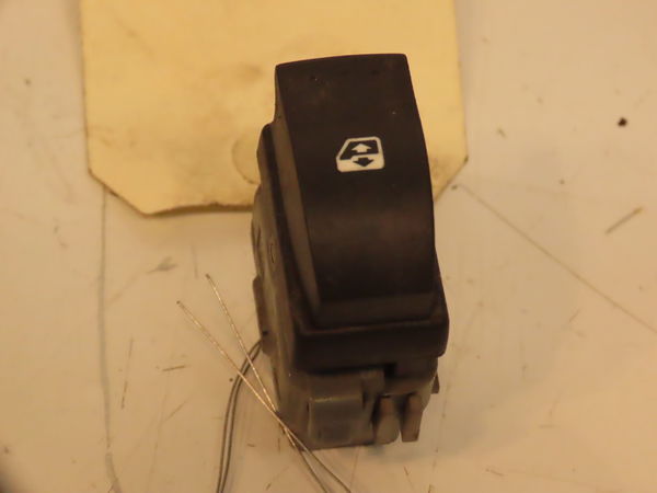 Commande lève-glace porte avant droite Renault ESPACE IV (JK0-1_) 2.0 dci (jk01, jk02, jk1j, jk1k, jk1h) (2006)