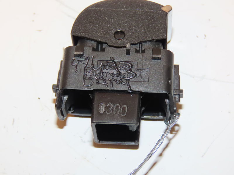 Commande lève-glace porte avant droite Ford C-MAX II (DXA-CB7, DXA-CEU) 1.6 tdci (2010-2019) 5 portes