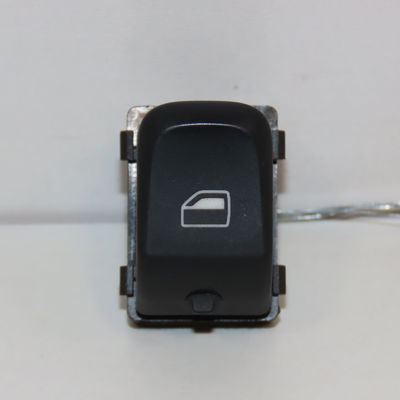Commande lève-glace porte avant droite Audi A1 Sportback (8XA, 8XF) 1.2 tfsi (2012-2015)