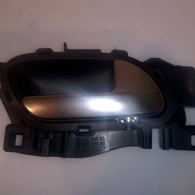 Poignee int porte avd Citroën DS4 (NX_) 1.6 thp 200 (2011-2015)