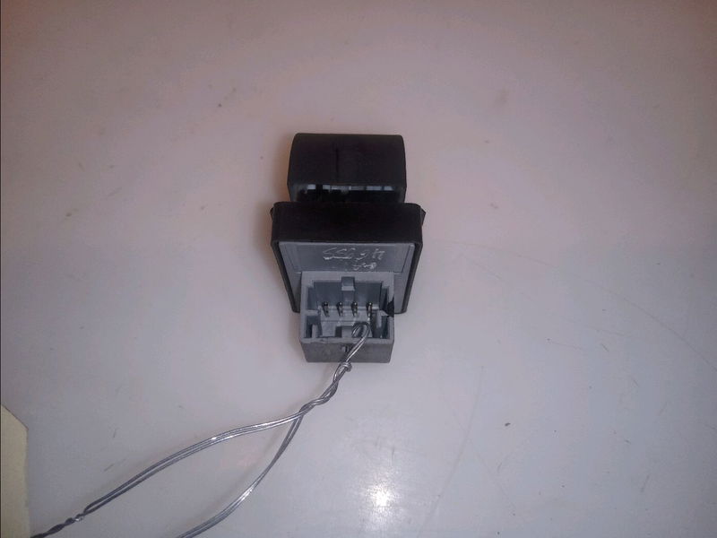 Commande lève-glace porte avant droite Audi A4 B7 (8EC) 1.9 tdi (2004-2008) 4 portes