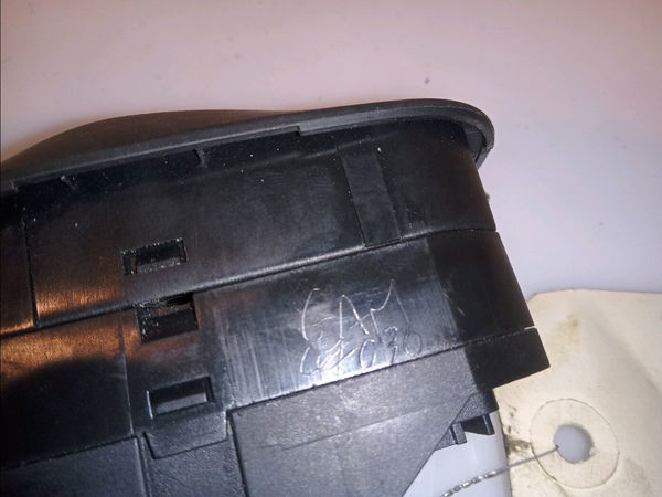 Commande lève-glace porte avant gauche Peugeot 206 3-5 portes (2A-C) 1.4 i (1998-2012) 3 portes