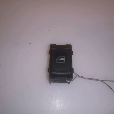 Commande lève-glace porte avant droite Volkswagen PASSAT B5 (3B2) 1.9 tdi (1996-2000)