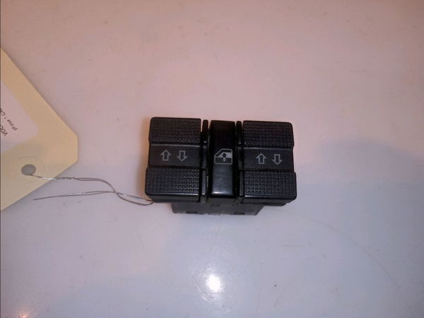 Commande lève-glace porte avant gauche Volkswagen GOLF III Cabriolet (1E7) 1.8 (1993-1998)