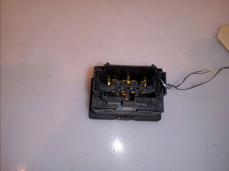 Commande lève-glace porte avant gauche Volkswagen GOLF III Cabriolet (1E7) 1.8 (1993-1998)