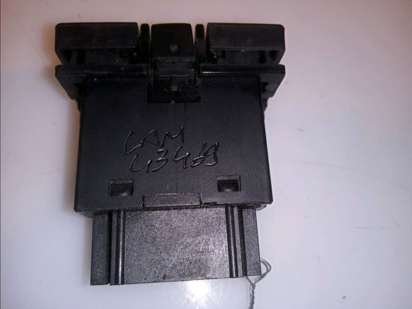 Commande lève-glace porte avant gauche Volkswagen GOLF III Cabriolet (1E7) 1.8 (1993-1998)