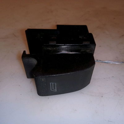 Commande lève-glace porte avant droite Audi A3 (8L1) 1.9 tdi (1996-2001)