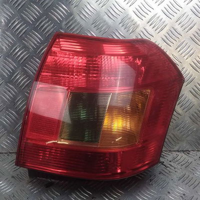 Feu arrière gauche Toyota COROLLA (_E12_) 1.6 vvt-i (zze121_) (2002-2006)