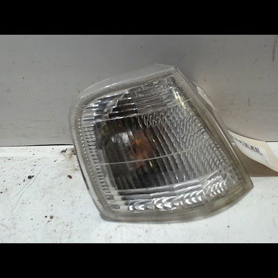 Clignotant droit Peugeot 405 II (4B) 1.9 d (1994-1995)