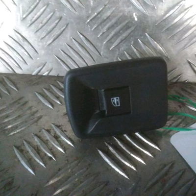 Commande lève-glace porte avant droite Dacia SANDERO II 1.5 dci 75 - blue dci 75 (b8jw, b8m4, b8ah, b8m7, b8m6) (2012)