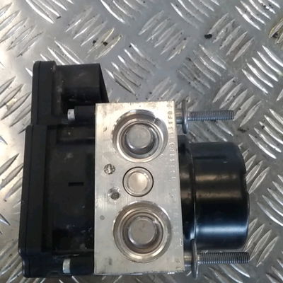 Unité hydraulique abs Toyota YARIS (_P13_) 1.0 (ksp130_) (2010)