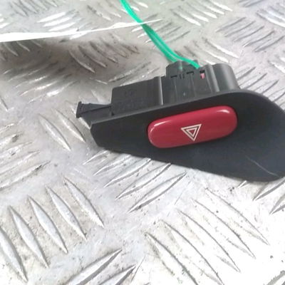 Bouton de warning Peugeot 406 Coupé (8C) 2.2 hdi (2000-2004) 2 portes