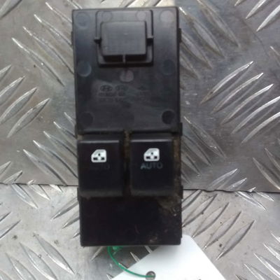 Commande lève-glace porte avant gauche Kia CEE'D 3-5 portes (ED) 1.6 crdi 90 (2006-2012)