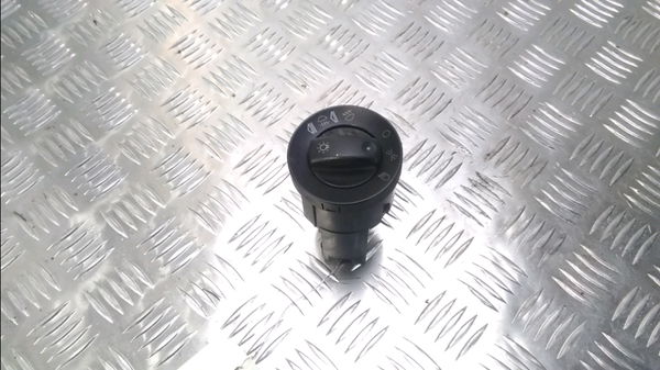 Commande eclairage Audi A4 B6 Décapotable (8H7) 2.5 tdi (2002-2005)