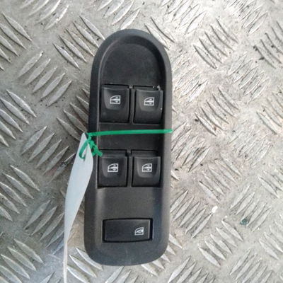 Commande lève-glace porte avant gauche Dacia DUSTER (HS_) 1.5 dci (2010-2018)