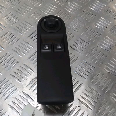Commande lève-glace porte avant gauche Renault CLIO IV (BH_) 1.5 dci 75 (2012) 5 portes