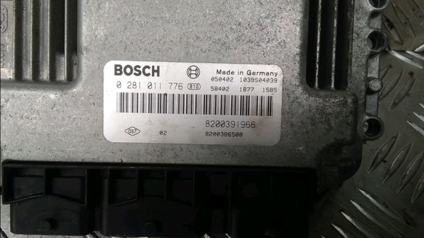 Calculateur moteur Renault MEGANE II Coupé-Cabriolet (EM0-1_) 1.9 dci (2003-2009)
