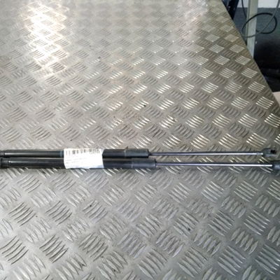 Verin droit hayon Audi A1 Sportback (8XA, 8XF) 1.2 tfsi (2012-2015)