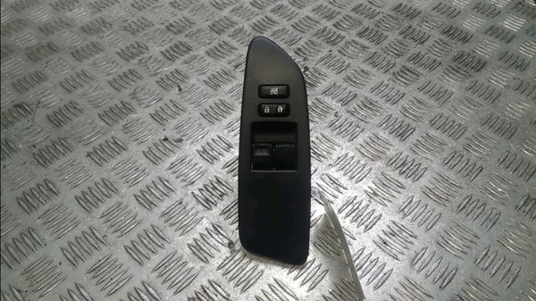 Commande lève-glace porte avant gauche Toyota AURIS (_E15_) 1.4 (zze150_) (2007-2012)