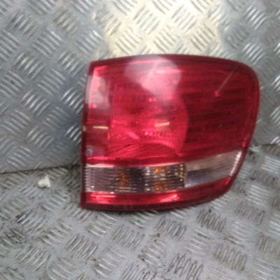 Feu arrière droit Toyota AVENSIS VERSO (_M2_) 2.0 d (clm20_) (2001-2005)