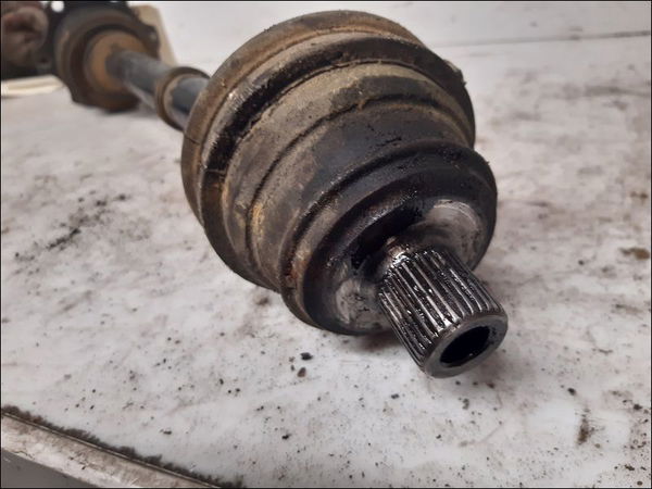 Transmission avant droite Audi 80 B4 A trois volumes (8C2) 1.9 tdi (1991-1994)