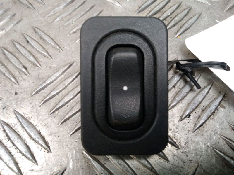 Commande lève-glace porte avant droite Opel CORSA C (X01) 1.7 di (f08, f68) (2000-2009)