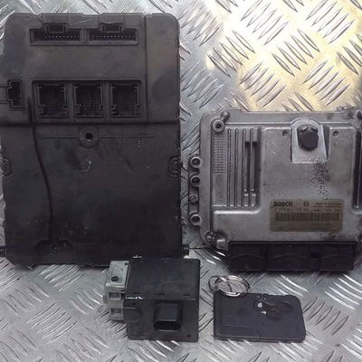Calculateur moteur Renault MEGANE II A trois volumes (LM0-1_) 1.9 dci (lm0g, lm1g, lm2c) (2003)