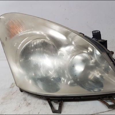 Phare droit Toyota COROLLA Verso (ZER_, ZZE12_, R1_) 2.2 d-4d (aur10_) (2005-2009) 5 portes