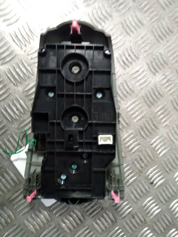 Commande de chauffage Toyota YARIS (_P9_) 1.4 d-4d (nlp90_) (2005-2012)