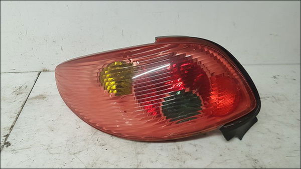 Feu arrière gauche Peugeot 206 CC (2D) 1.6 16v (2dnfuf, 2dnfur) (2000-2007) 2 portes