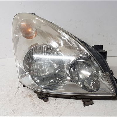 Phare droit Toyota COROLLA Verso (ZER_, ZZE12_, R1_) 2.2 d-4d (aur10_) (2005-2009) 5 portes