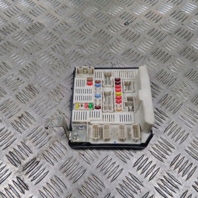 Platine fusible av Renault MEGANE II (BM0-1_, CM0-1_) 2.0 dci (bm1k, cm1k) (2005-2008)