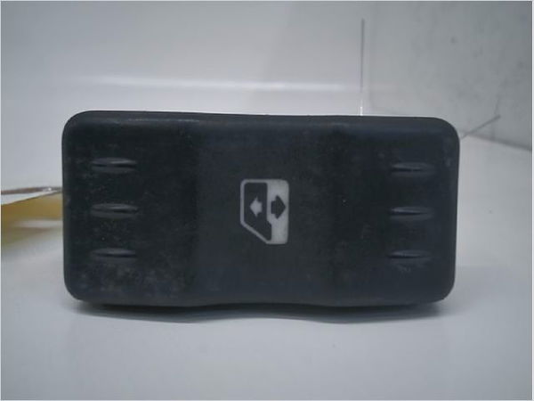 Commande lève-glace porte avant droite Dacia LOGAN (LS_) 1.5 dci (ls0k) (2006-2012)