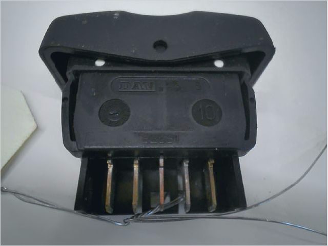 Commande lève-glace porte avant droite Dacia LOGAN (LS_) 1.5 dci (ls0k) (2006-2012)