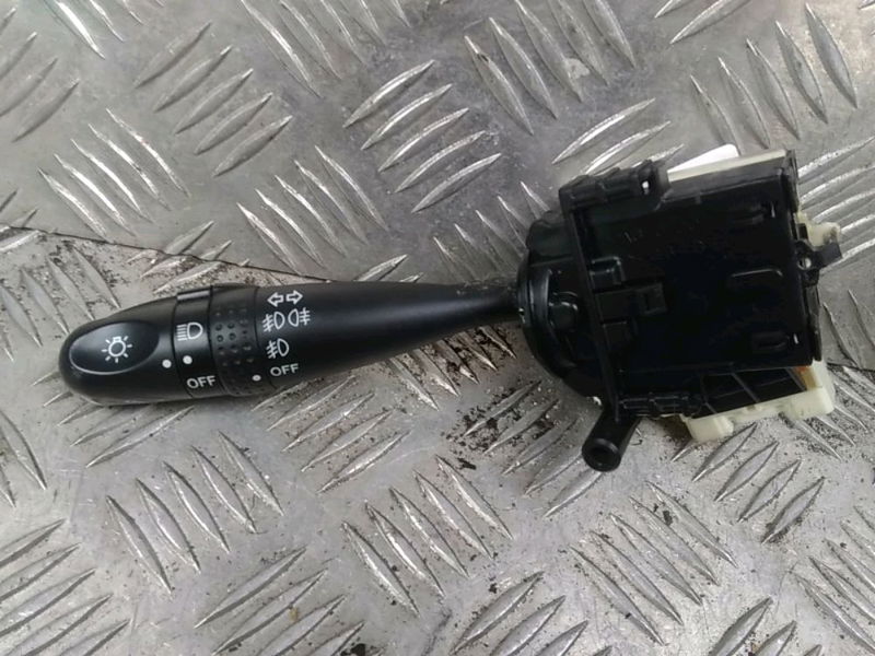 Commande clignotant Toyota COROLLA (_E12_) 1.4 vvt-i (zze120_) (2001-2007)