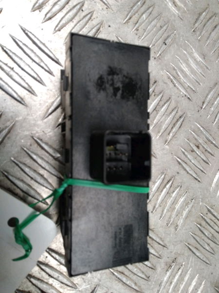 Commande lève-glace porte avant gauche Volkswagen GOLF V Variant (1K5) 1.9 tdi (2007-2009)