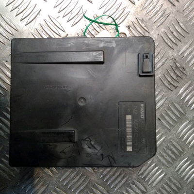 Platine fusible av Renault MEGANE II (BM0-1_, CM0-1_) 1.5 dci (bm1e, cm1e) (2005-2008)