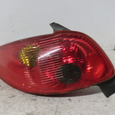 Feu arrière gauche Peugeot 206 3-5 portes (2A-C) 1.1 i (1998-2007)