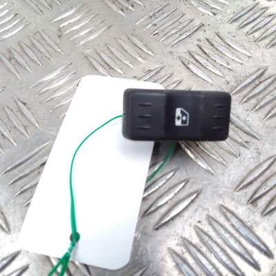 Commande lève-glace porte avant gauche Dacia LOGAN (LS_) 1.6 (lsob, lsod, lsof, lsoh) (2004)