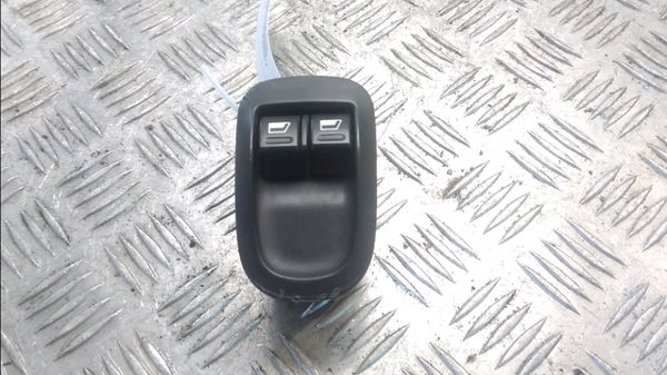 Commande lève-glace porte avant gauche Peugeot 306 (7B, N3, N5) 1.9 d (1998-2001)