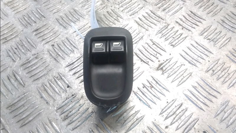 Commande lève-glace porte avant gauche Peugeot 306 (7B, N3, N5) 1.9 d (1998-2001)