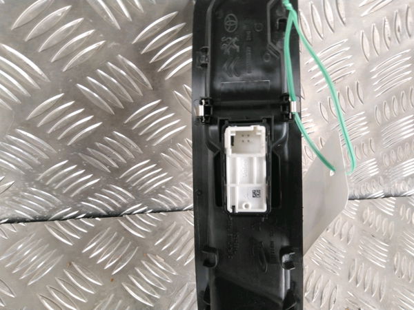 Commande lève-glace porte avant droite Citroën JUMPY Camionnette (V_) 2.0 bluehdi 120 (2016)